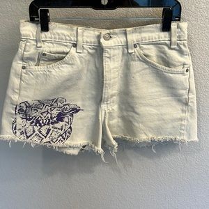 VINTAGE LEVIS!! Destructed high waist shorts.